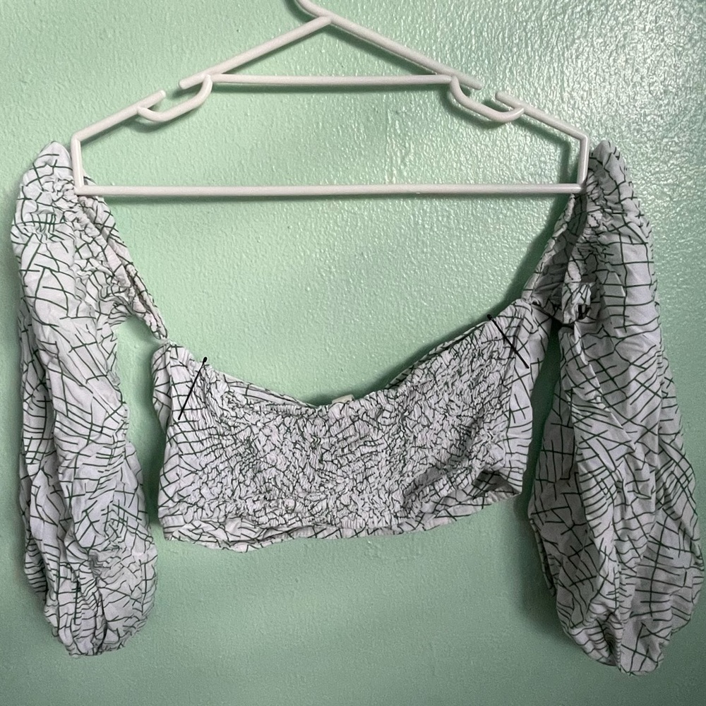 Geometric print long sleeve crop top